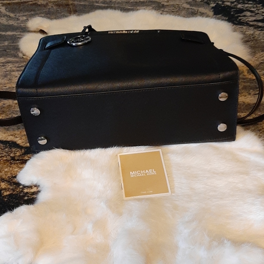 Authentic Michael Kors - Picture 9 of 10